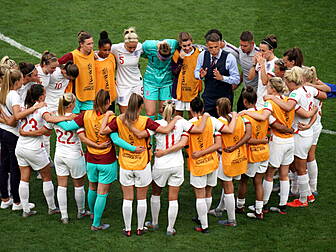 Jacqui Oatley | Phil Neville i...